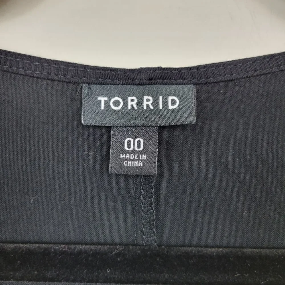 Torrid Lace-Up Challis Trapeze Maxi Dress – Black 00 (10) - Picture 11 of 13